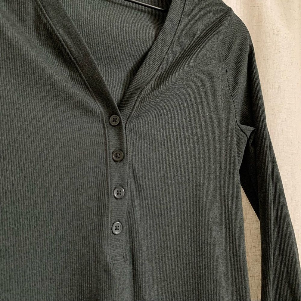 Athleta Ribbed UpTempo Henley Button Front V-Neck Longsleeve Small - Picture 4 of 6